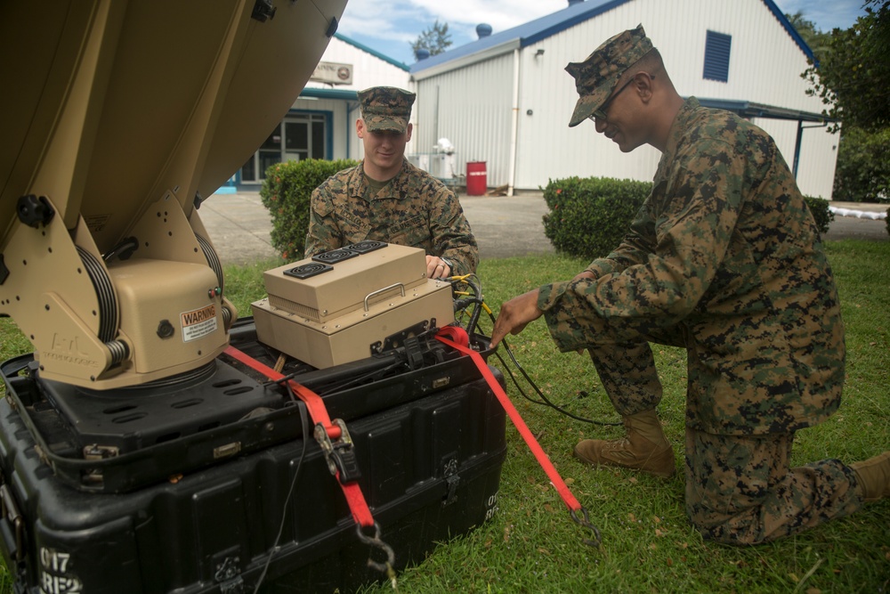 Communication Marines connect, keep 3rd MEB running during PHIBLEX 2015