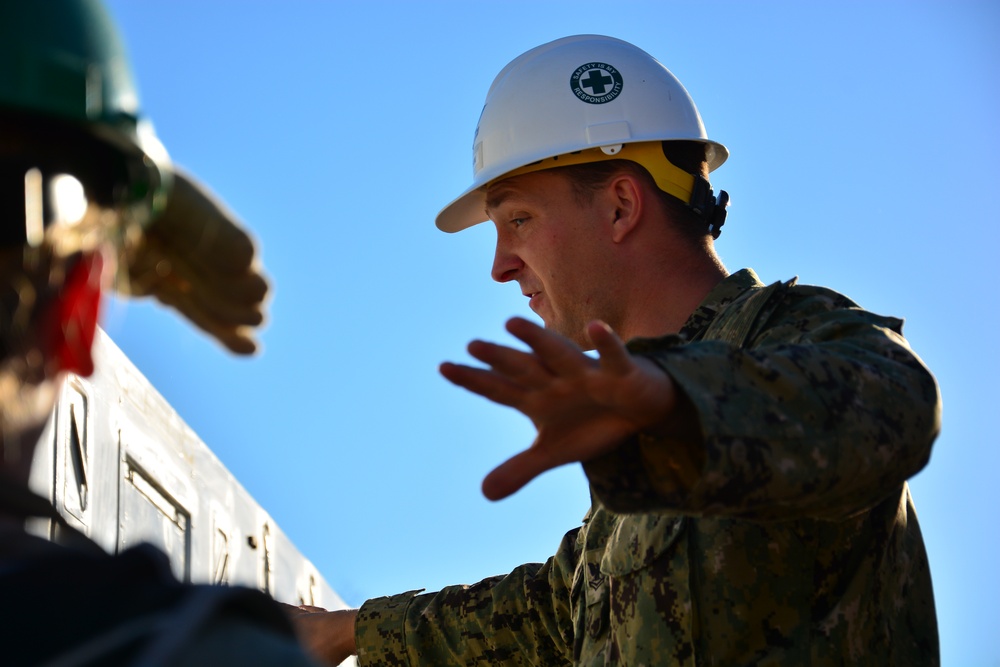 US Navy sailors train British Army soldiers in expeditionary medical training