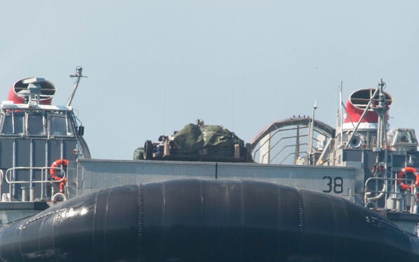 USS Oak Hill (LSD 51)