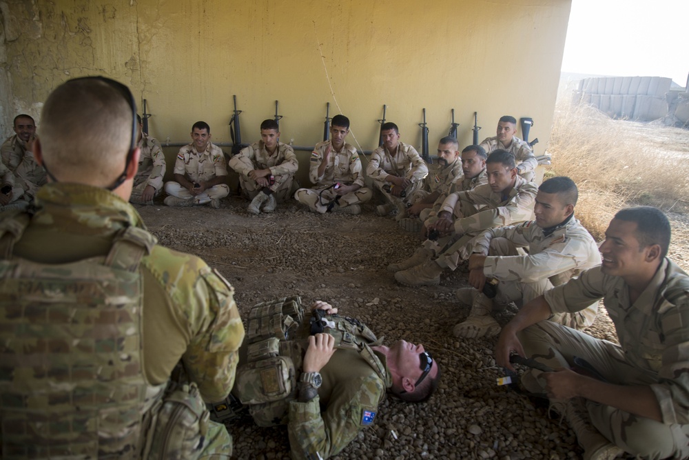 Coalition trains Iraqi NCOs to train others
