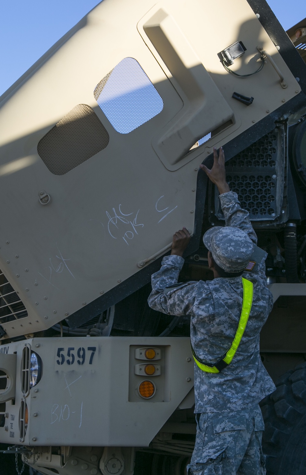 Soldiers pack up to fight the Donovians at Fort Irwin