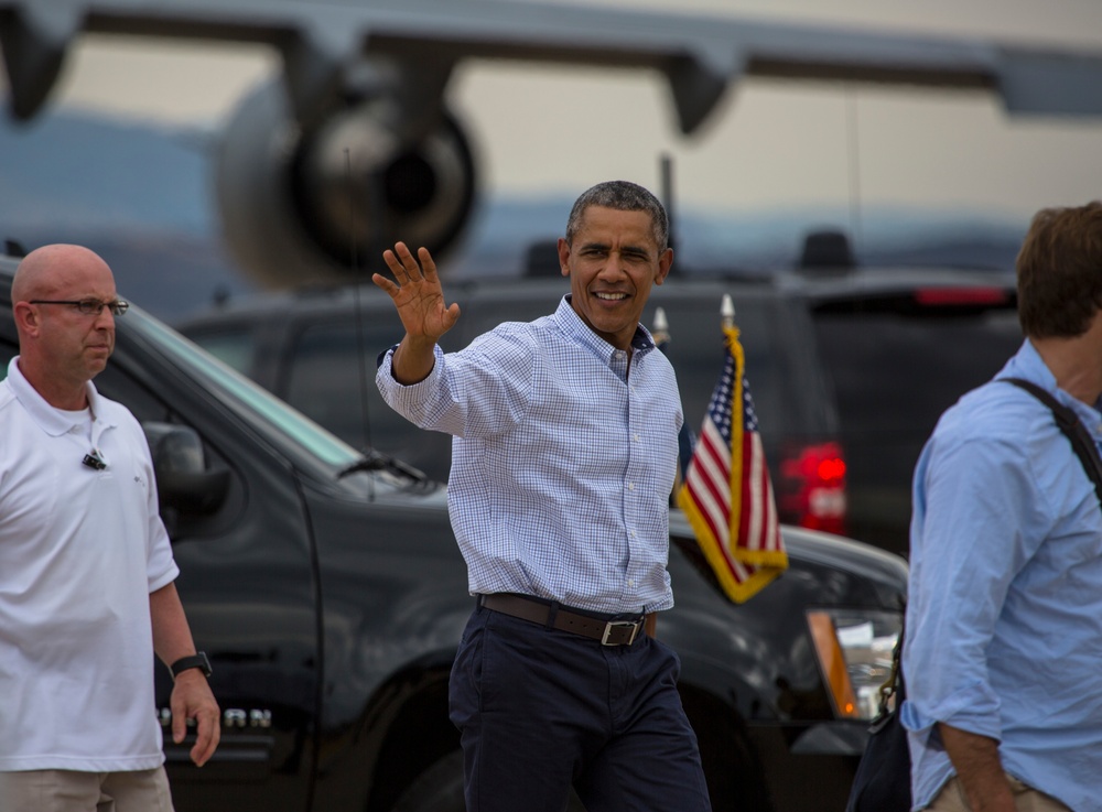President Obama Says Goodbye To MCAS Miramar
