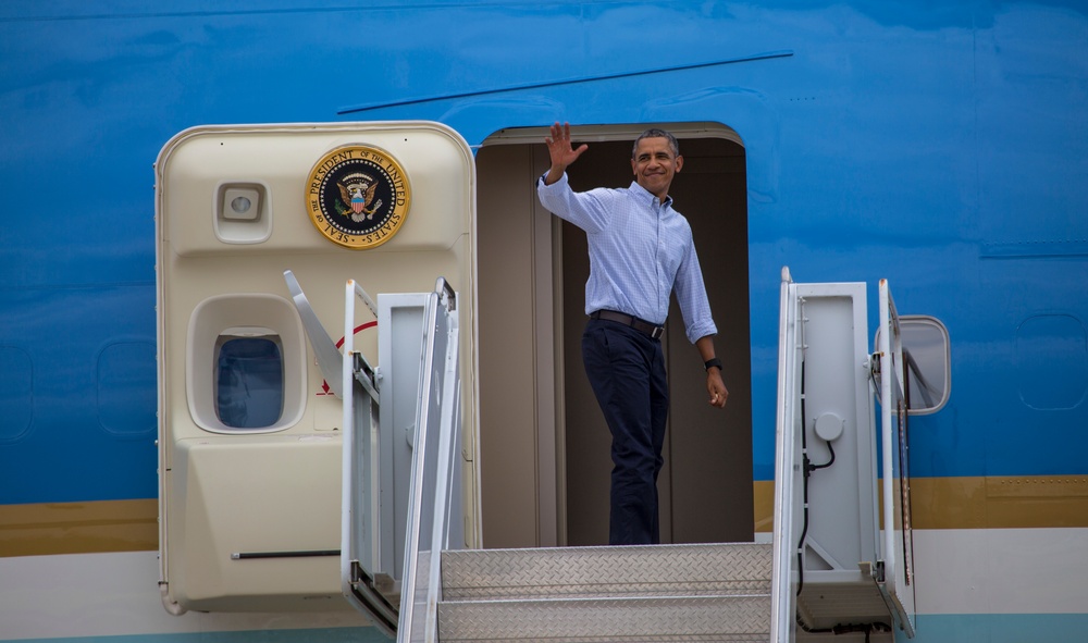 President Obama Says Goodbye To MCAS Miramar