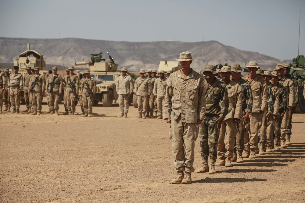 U.S. Marines, French soldiers complete desert survival course