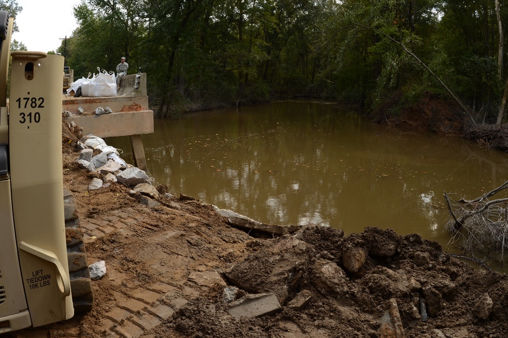 1782nd Engineer Company from Lancaster, SC, helps Columbia rebuild