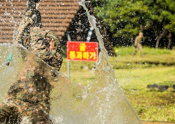 U.S. Marines run ROK confidence course during KMEP 15-13