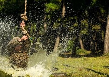 U.S. Marines run ROK confidence course during KMEP 15-13