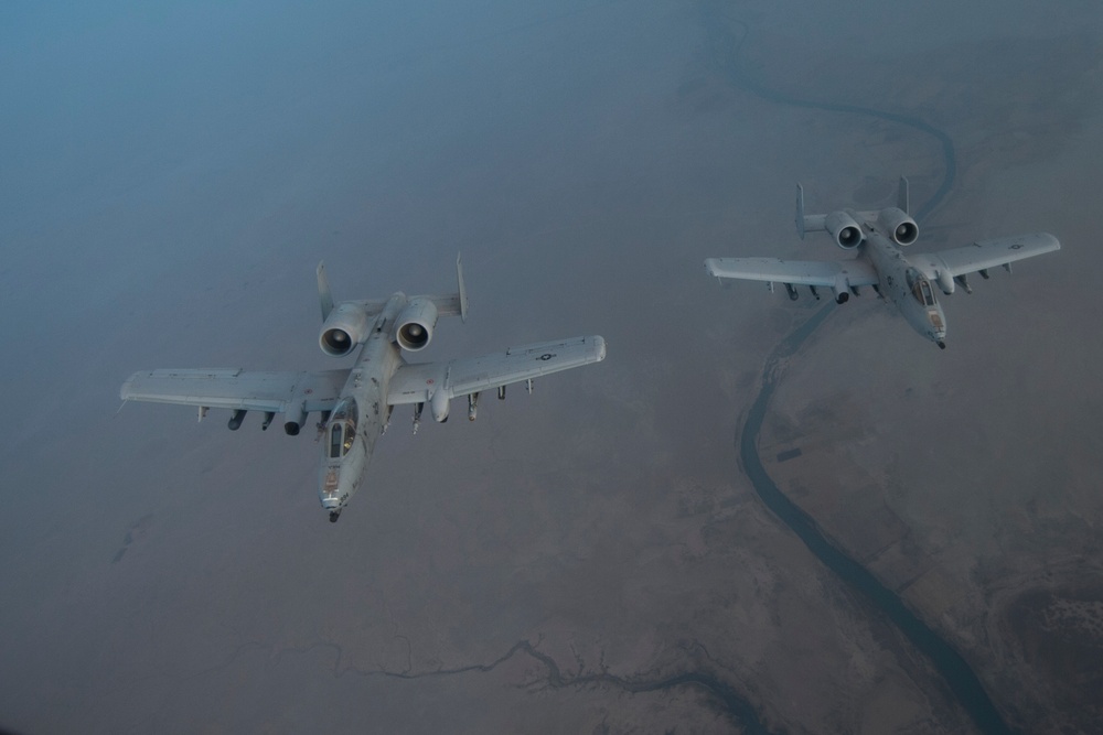 340th EARS refuels B1 and A-10s