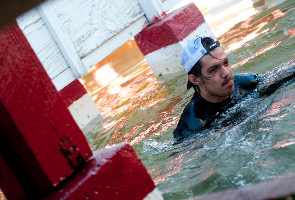 Texas Stars tackle Fort Hood obstacle course