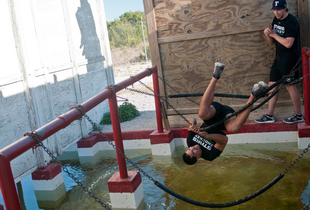 Texas Stars tackle Fort Hood obstacle course