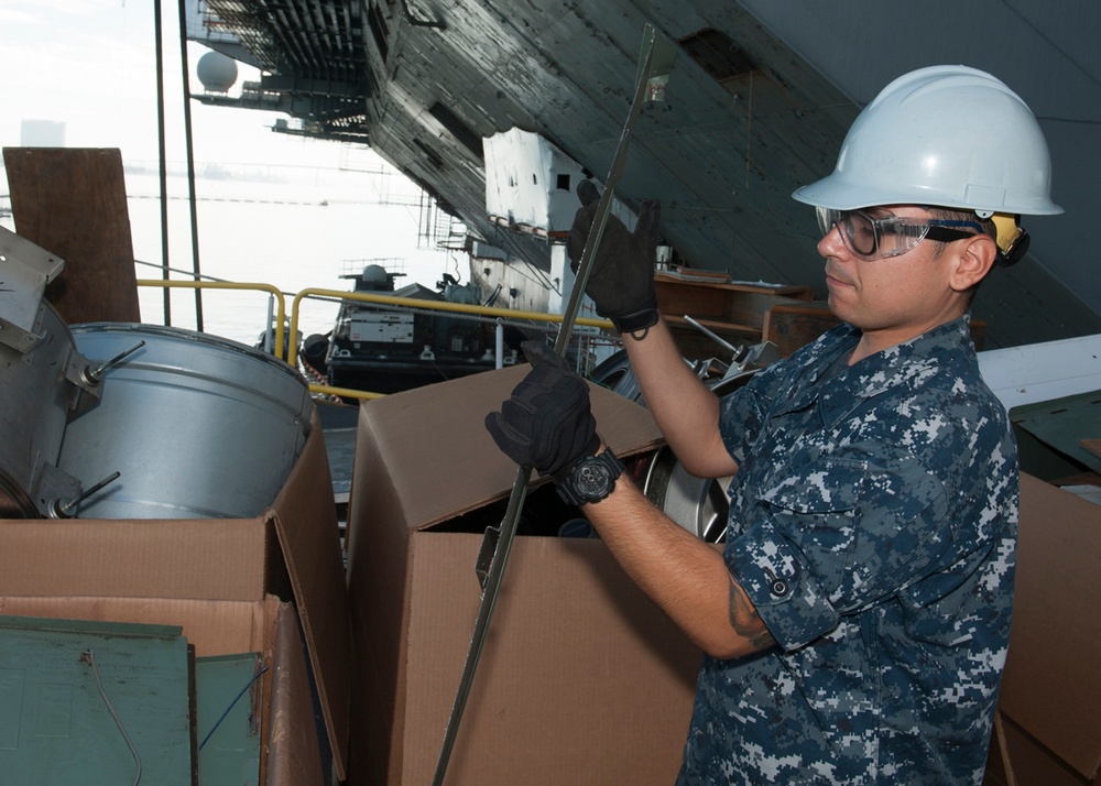 USS Carl Vinson maintenance