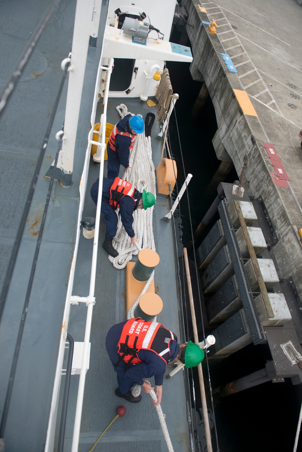 Dvids Images Coast Guard Cutter Midgett Mooring [image 3 Of 3]