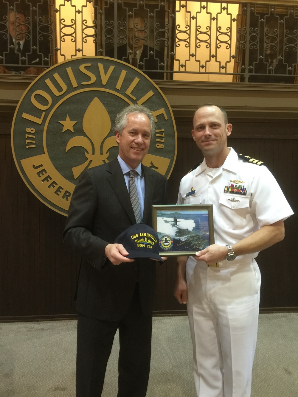 Louisville mayor meets with Louisville Sailors