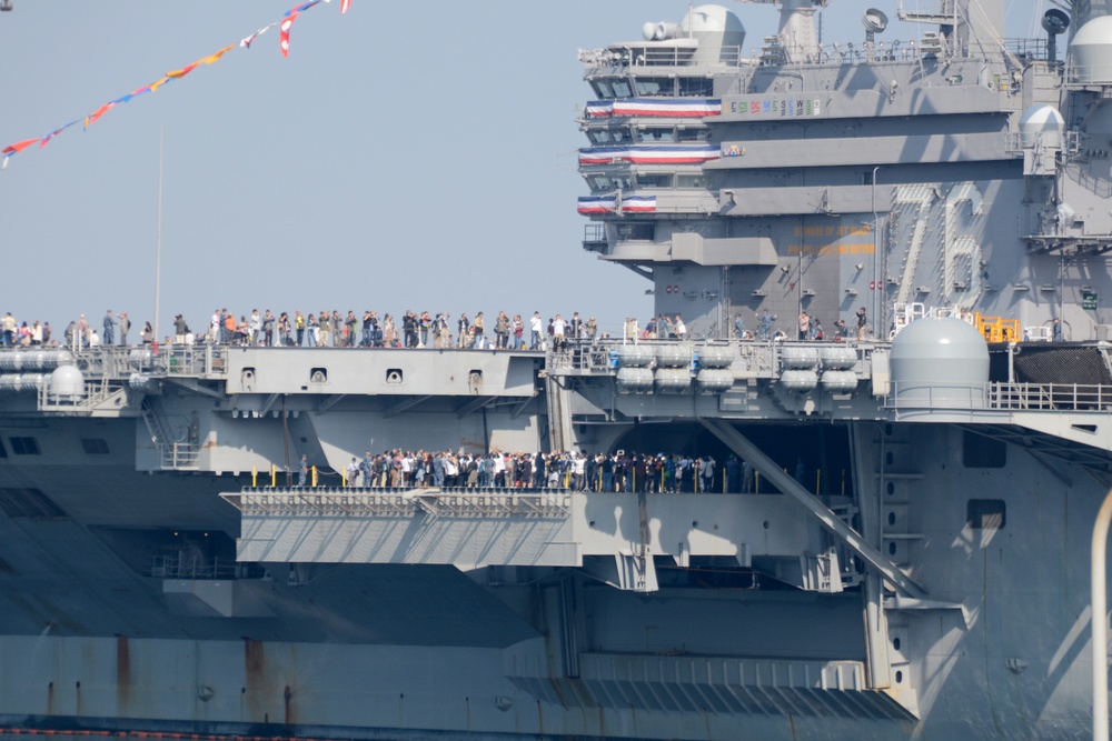USS Ronald Reagan open ship event