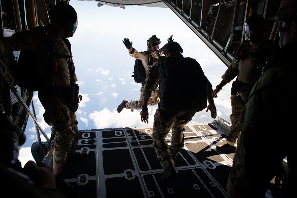 EODMU-5 conducts military free fall jump sustainment training