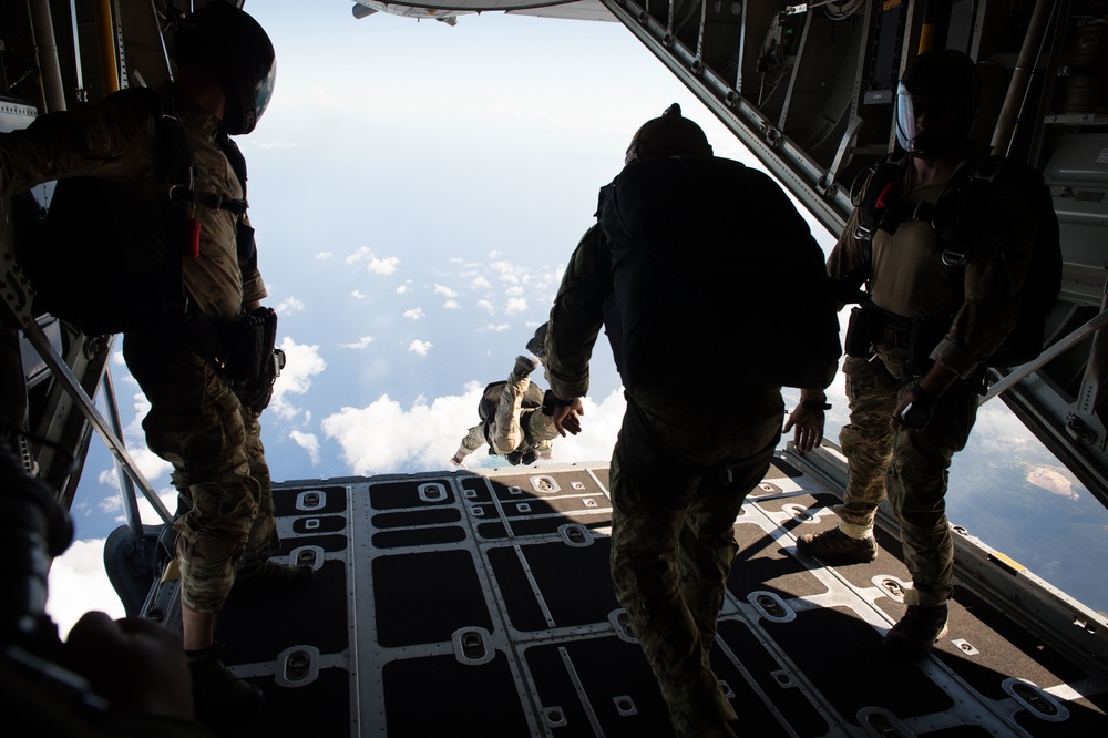 EODMU-5 conducts military free fall jump sustainment training