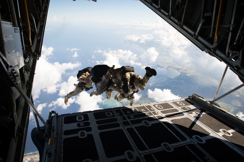 EODMU-5 conducts military free fall jump sustainment training