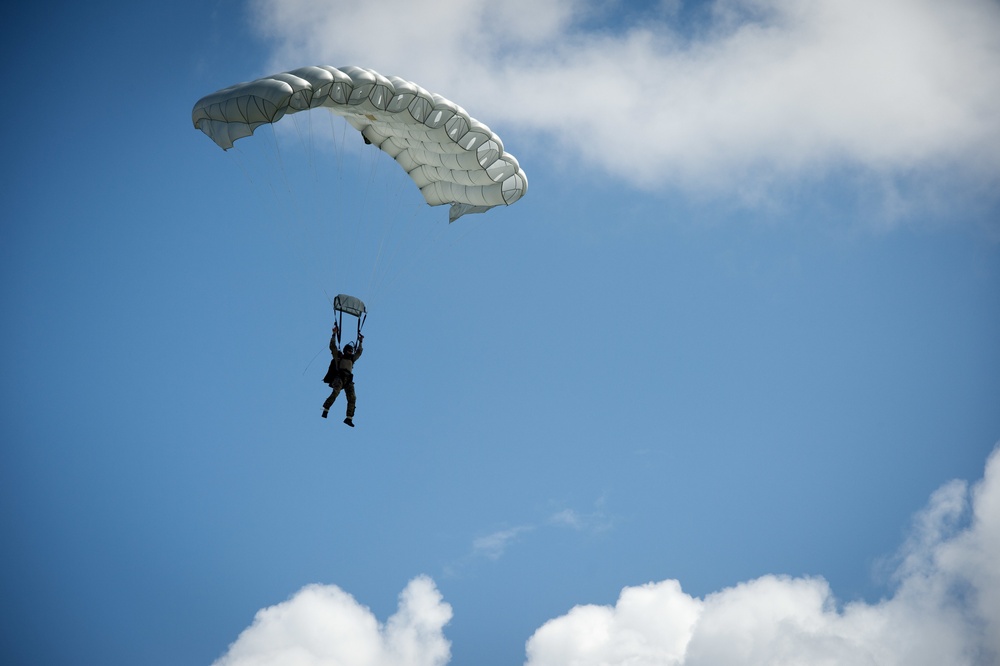 EODMU-5 conducts military free fall jump sustainment training