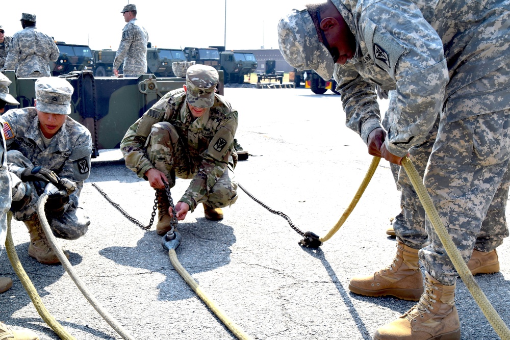 Air Defenders conduct sling load training