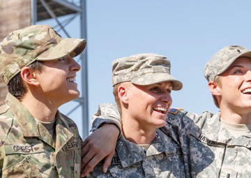 Maj. Lisa Jaster becomes first U.S. Army Reserve female Ranger