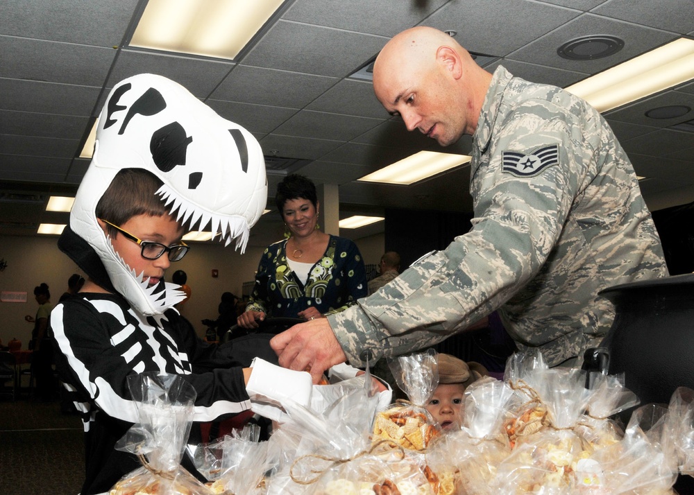 MTANG Family Program treats kids to Halloween party
