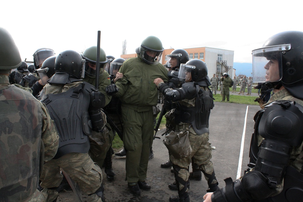 Operation Stonewall: KFOR and Kosovo Police face emergency response scenario together