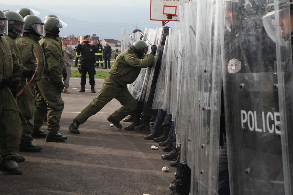 Operation Stonewall: KFOR and Kosovo Police face emergency response scenario together