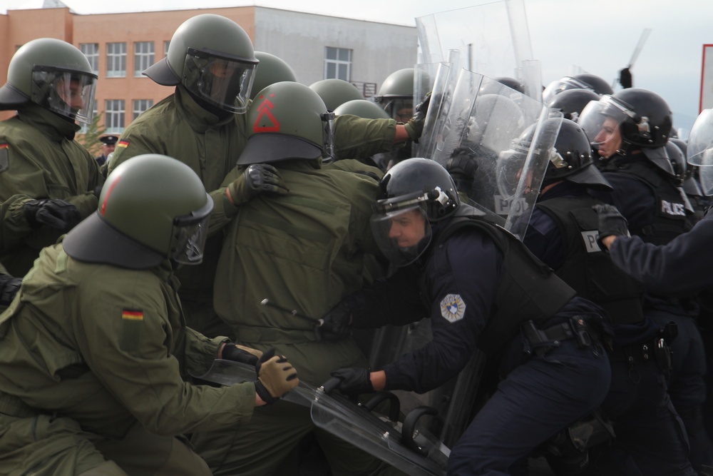 Operation Stonewall: KFOR and Kosovo Police face emergency response scenario together
