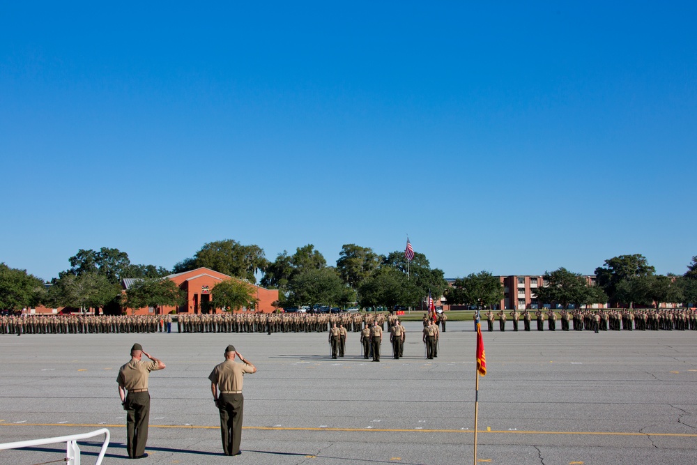 CMC Visits MCRD Parris Island and MCAS Beaufort