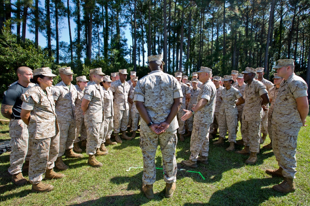 CMC Visits MCRD Parris Island and MCAS Beaufort