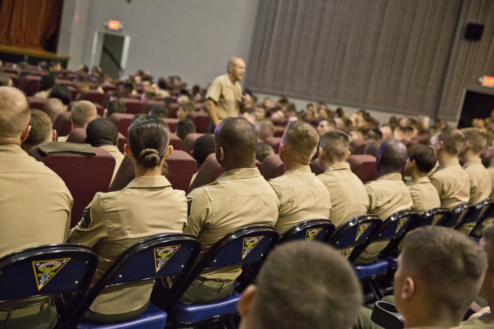 CMC Visits MCRD Parris Island and MCAS Beaufort