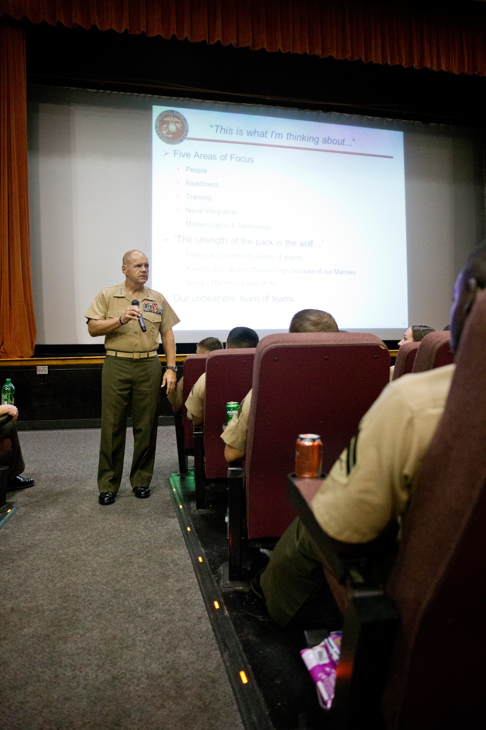 CMC Visits MCRD Parris Island and MCAS Beaufort