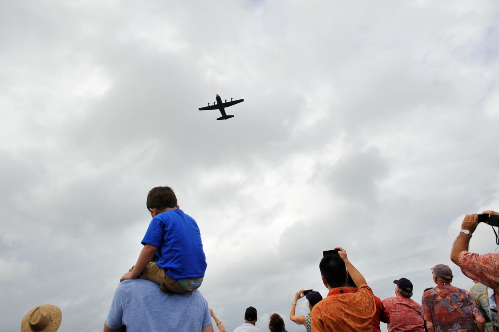 Jet engines buzz above Hawaii during 2015 Kaneohe Air Show