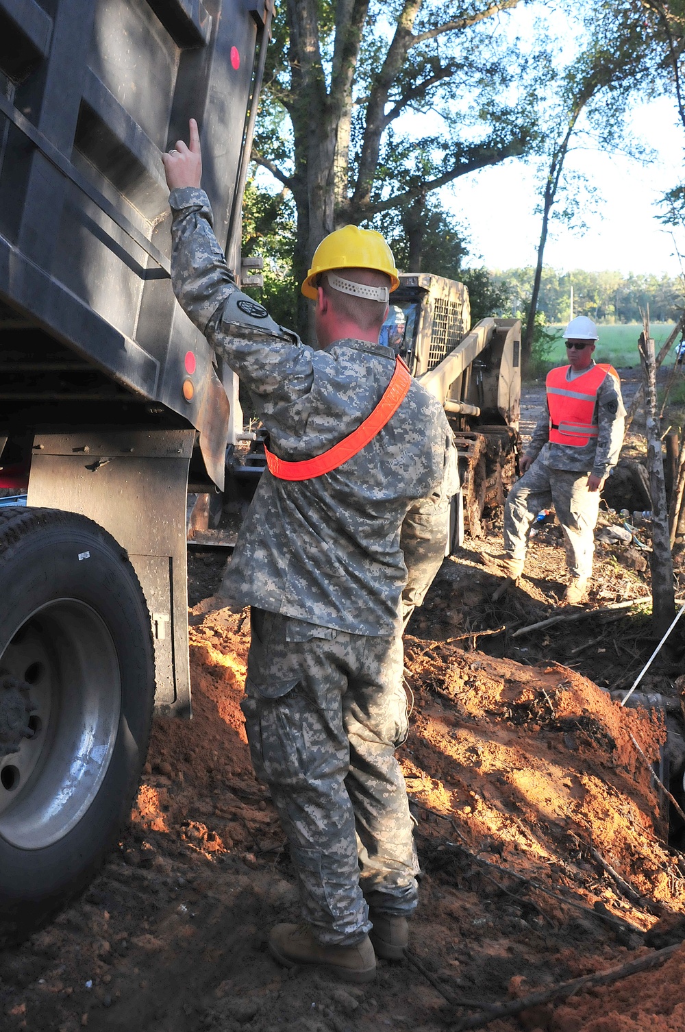 NC Guard’s 878th and 875th Engineer Company flood relief mission in Hemingway, SC