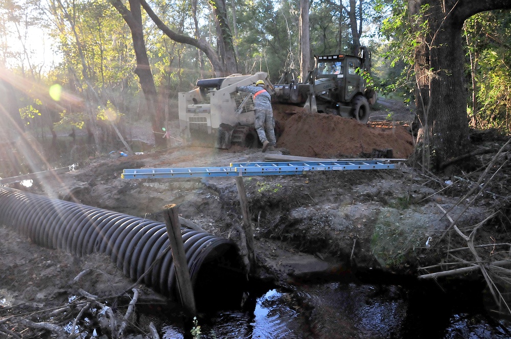 NC Guard’s 878th and 875th Engineer Company flood relief mission in Hemingway, SC