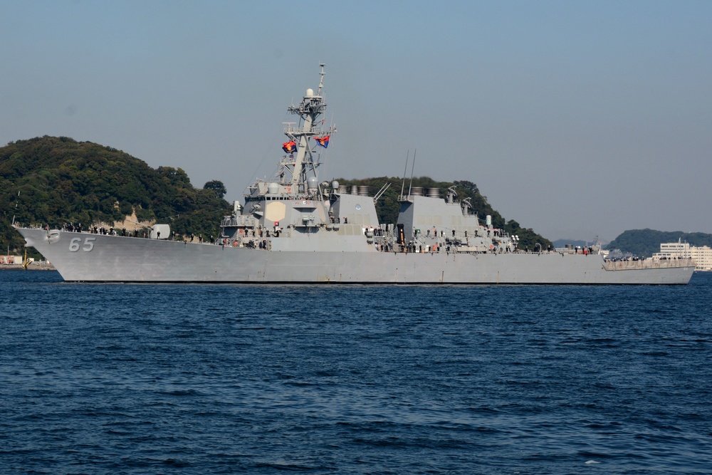 USS Benfold (DDG 65) arrives at FLEACT Yokosuka