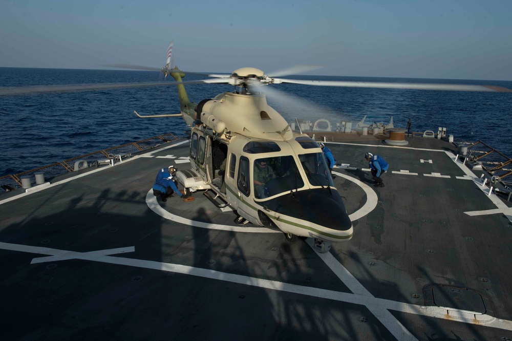 USS Donald Cook (DDG 75) search and rescue exercise