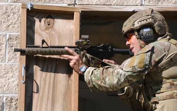 Competition tests SF Soldiers' athleticism, accuracy under stress