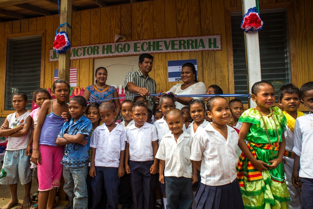 SPMAGTF-SC Marines build third, final school in Puerto Lempira