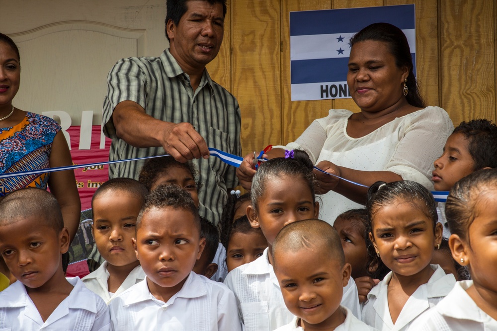 SPMAGTF-SC Marines build third, final school in Puerto Lempira