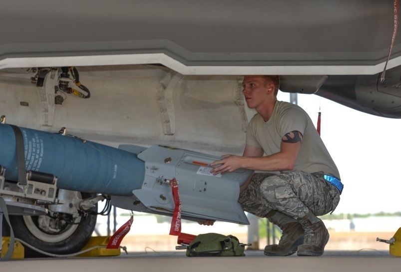 33rd Fighter Wing completes first flightline weapons load on F-35