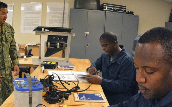 NAVSCIATTS Outboard Motor Maintenance and Overhaul (OBM)