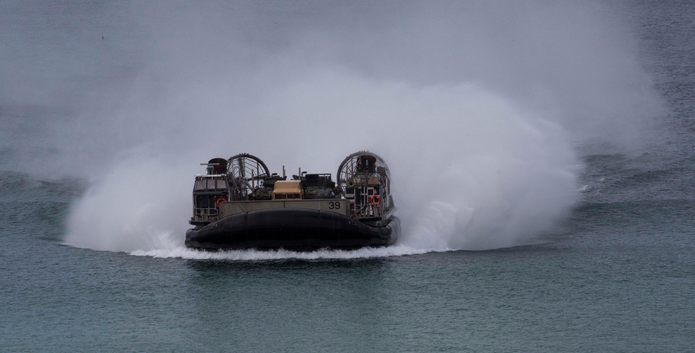 U.S. and Portuguese Marines train side-by-side during Trident Juncture 15