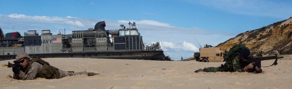 U.S. and Portuguese Marines train side-by-side during Trident Juncture 15