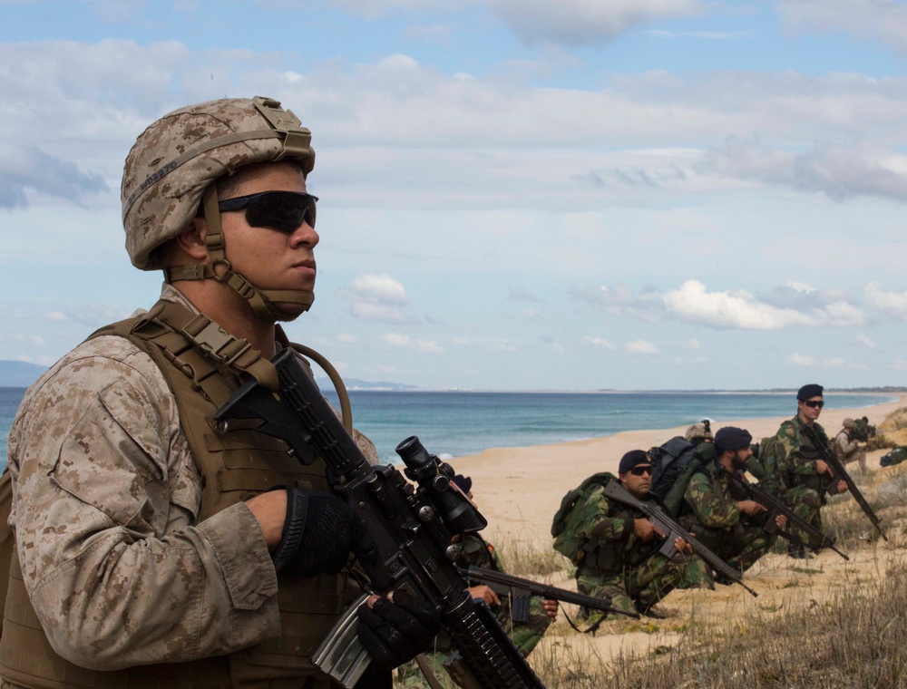 U.S. and Portuguese Marines train side-by-side during Trident Juncture 15