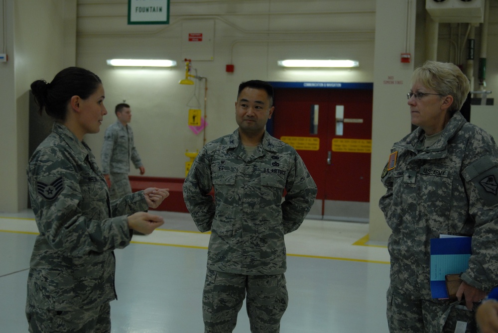 Gen. Hummel, Col. Mansfield visit the 168th ARW