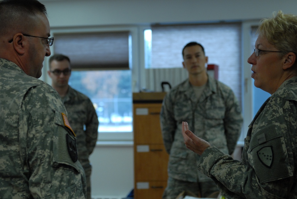 Gen. Hummel, Col. Mansfield visit the 168th ARW