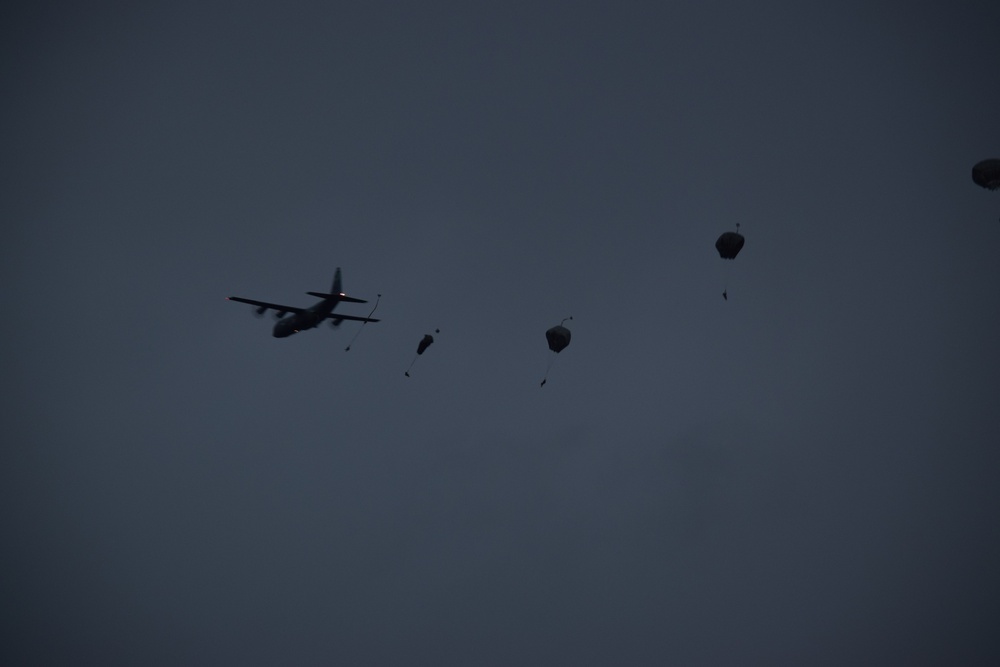 Sky soldiers, French paratroopers conduct combined parachute operation