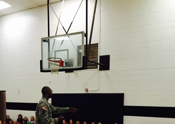 Army Guard reserve officer surprises pen pals