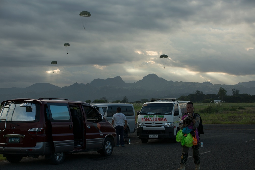 Falling with style: Philippine, U.S. Marines conduct jump ops for PHIBLEX